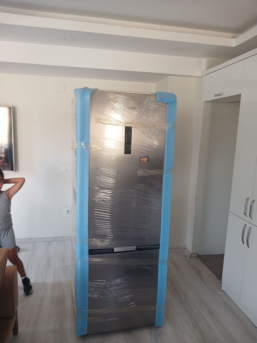 Buzdolabı ve beyaz eşyanın korumalı paketlenmesi